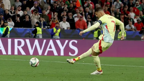 O momento em que Álvaro Morata, avançado da Espanha, bate a grande penalidade. Foto: Getty