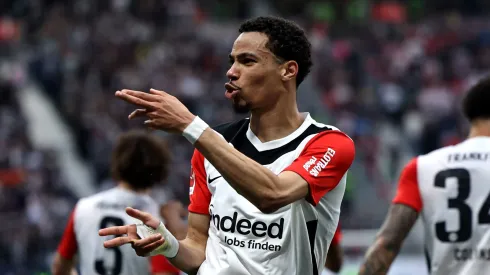 Hugo Ekitike, do Eintracht Frankfurt, é alvo do Manchester United. Foto: Christof Koepsel/Getty Images