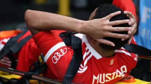 Jamal Musiala lesionou-se com gravidade no PSG x Bayern. Foto: Getty Images