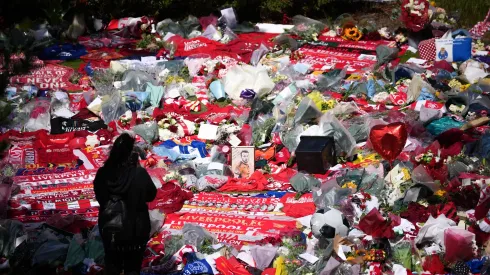 Os adeptos do Liverpool homenagearam Diogo Jota. Foto: Christopher Furlong/Getty Images