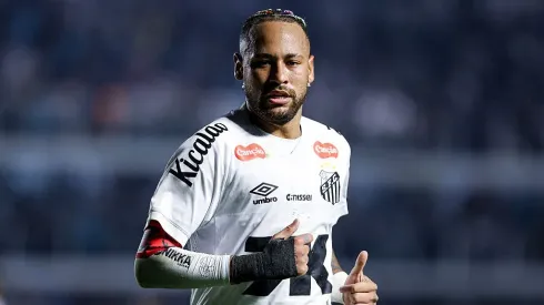 Neymar não conseguiu evitar a derrota do Santos para o Mirassol. Foto: Getty Images