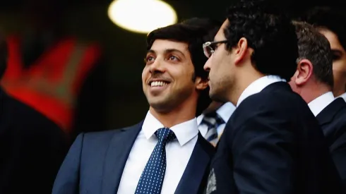 Sheik Mansour é o dono do Manchester City que, à custa de muito dinheiro, transformou o modesto clube que lutava para não descer de divisão num candidato ao título.