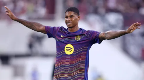 Marcus Rashford com a camisola do Barcelona, em campo. Foto: Getty