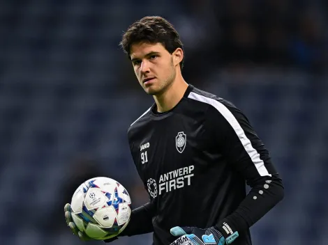 Manchester United vira-se para Senne Lammens, promissor guardião do Antuérpia