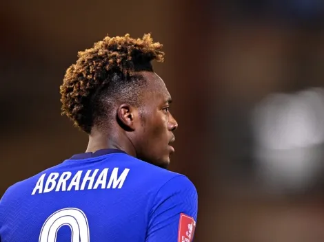 Chelsea aceita reduzir preço de Abraham, e jogador pode reforçar rival da Premier League