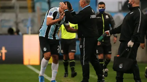 Gremio v Liga Deportiva Universitaria - Copa CONMEBOL Sudamericana 2021