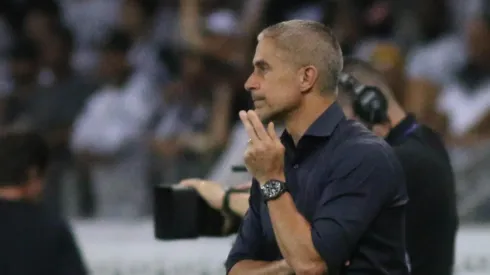 Sylvinho tem problema cardíaco detectado (Foto: Fernando Moreno/AGIF)