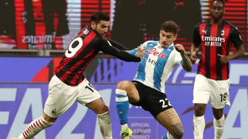 Milan e Napoli se enfrentam neste domingo (Foto: Getty Images)