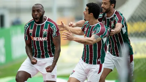 Manoel comemora um dos dois gols que marcou com a camisa do Fluminense