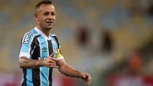 Rafinha está próximo de acertar com o São Paulo (Foto: Thiago Ribeiro/AGIF)