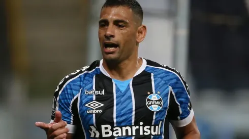 Diego Souza, em campo pelo Grêmio (Foto: Getty Images)