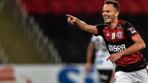 Renê está no radar do Santos para 2022 (Foto: Thiago Ribeiro/AGIF)