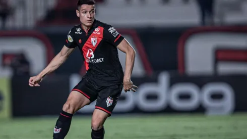 Matheus Barbosa deve ser confirmado em breve como o 11º reforço do Vasco (Foto: Heber Gomes/AGIF)