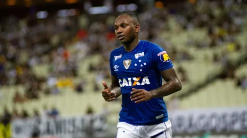 Ex-Cruzeiro Sassá não fecha acordo com Avaí e está livre no mercado