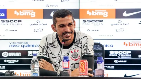 Bruno Melo demonstrou toda a felicidade por ter assinado com o Corinthians (Foto: Rodrigo Coca / Ag. Corinthians)