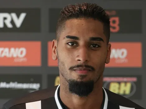 'Vou dar muitas alegrias para a torcida', diz novo camisa 9 de gigante brasileiro