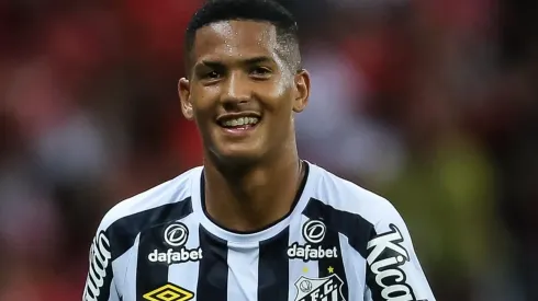 Ângelo, atacante do Santos (Foto: Pedro H. Tesch/AGIF)