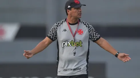 Zé Ricardo escala o Vasco para o confronto para Nova Iguaçu (Foto: Thiago Ribeiro/AGIF)