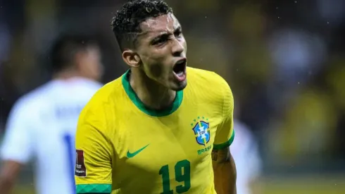 Raphinha faz grande apresentação é o destaque na goleada contra o Paraguai (Foto: Fernando Moreno/AGIF)