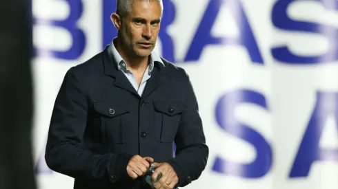 Sylvinho não resistiu à pressão da torcida