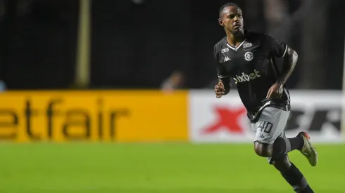 Ulisses conquistou o técnico Zé Ricardo é o titular da zaga neste começo de 2022 (Foto: Thiago Ribeiro/AGIF)