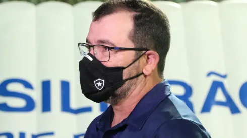 Enderson Moreira, treinador do Botafogo (Foto: Fernando Moreno/AGIF)