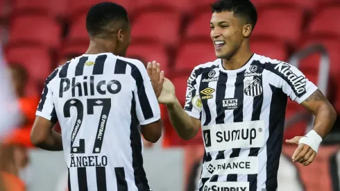 Marcos Leonardo marcou outra vez, aproveitando passe de Ângelo (Foto: Pedro H. Tesch/AGIF)