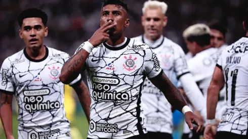 Jogadores do Corinthians comemoram gol (Foto: Ettore Chiereguini/AGIF)