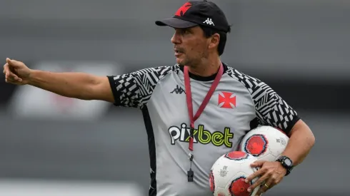 Zé Ricardo promove mudanças no time do Vasco para o duelo contra o Bangu (Foto: Thiago Ribeiro/AGIF)