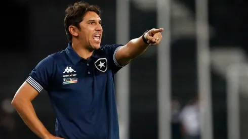 Lucio Flavio elogia desempenho do Botafogo contra o Resende (Foto: Vitor Silva/Botafogo)