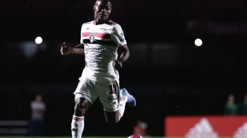 Nikão, em campo pelo São Paulo (Foto: Ettore Chiereguini/AGIF)