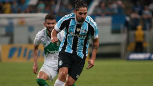 Benítez, em campo com a camisa do Grêmio (Foto: Maxi Franzoi/AGIF)