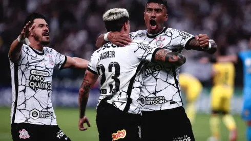 Jogadores do Corinthians comemoram gol pelo Paulistão (Foto: Ettore Chiereguini/AGIF)