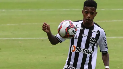 Tchê Tchê critica atos de violência contra jogadores após episódios recentes (Foto: Fernando Moreno/AGIF)