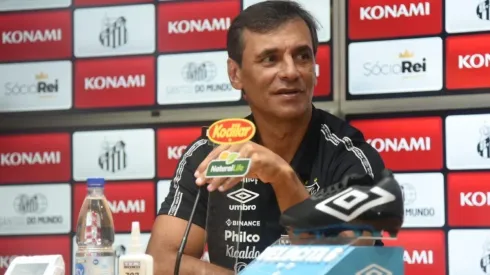 Bustos é anunciado oficialmente no Santos (Foto: Divulgação/Santos)
