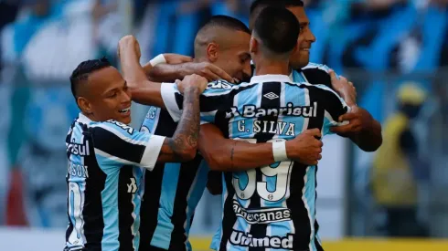 Comemoração dos jogadores do Grêmio (Foto: Maxi Franzoi/AGIF)