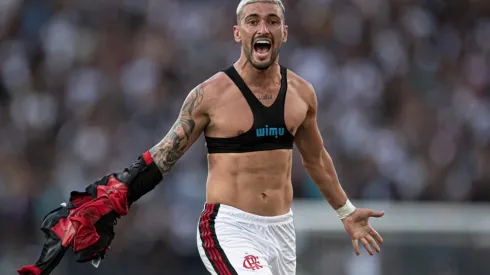 De Arrascaeta comemora o gol marcado contra o Vasco (Foto: Jorge Rodrigues/AGIF)