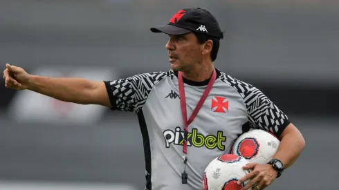 Zé Ricardo escala o Vasco para o duelo contra o Resende (Foto: Thiago Ribeiro/AGIF)