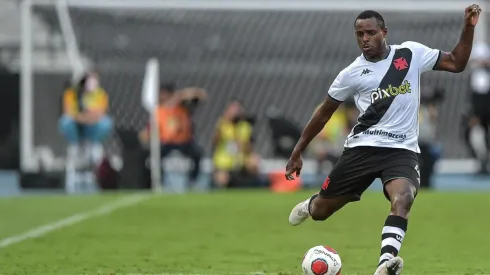 Ulisses precisará passar por cirurgia após ter lesão detectada por exame de imagem (Foto: Thiago Ribeiro/AGIF)