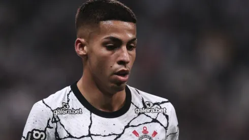 Gabriel Pereira, em campo pelo Corinthians (Foto: Ettore Chiereguini/AGIF)