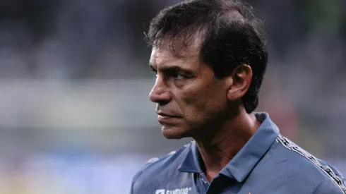Fabián Bustos, treinador do Santos (Foto: Ettore Chiereguini/AGIF)