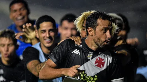 Vasco precisará melhorar seu posicionamento e marcar em cima para ter chances contra o Flamengo (Foto: Thiago Ribeiro/AGIF)