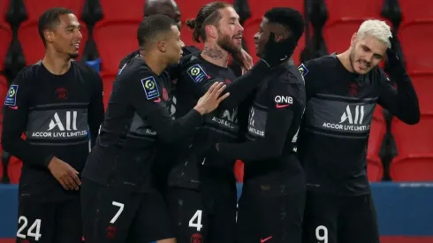 Jogadores do PSG comemoram gol (Foto: Getty Images)