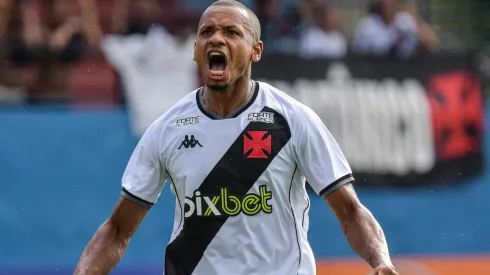 Edimar fala sobre possível chegada de novo lateral-esquerdo (Foto: Thiago Ribeiro/AGIF)