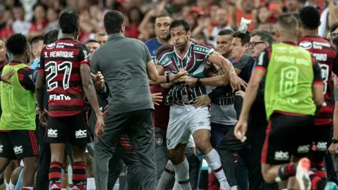 Nos minutos finais do Fla-Flu, Fred e Bruno Henrique se envolveram em confusão e foram expulsos (Foto: Jorge Rodrigues/AGIF)