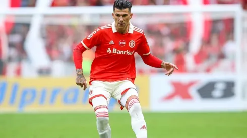 Inter não aceita proposta do Botafogo por Cuesta (Foto: Pedro H. Tesch/AGIF)