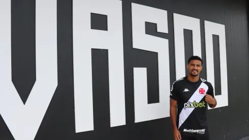 Gabriel Dias falou sobre desafio de buscar o retorno à Série A em 2022 (Foto: Caio Almeida / Vasco da Gama)