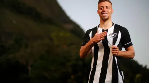 Lucas Fernandes veio do Portimonense-POR para o Botafogo (Foto: Vitor Silva/Botafogo)