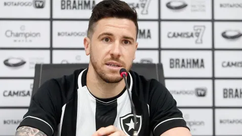 Gustavo Sauer foi relacionado para o duelo contra o Ceilândia, pela Copa do Brasil (Foto: Vitor Silva/Botafogo)