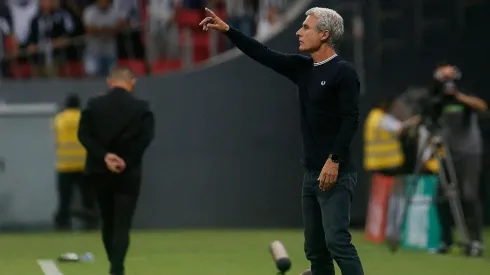 Luís Castro elogiou atuação do Botafogo contra o Ceilândia (Foto: Vitor Silva/Botafogo)